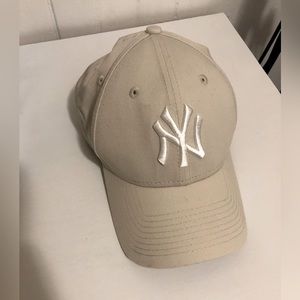 New Era 9Forty Women's Adjustable baseball cap cream